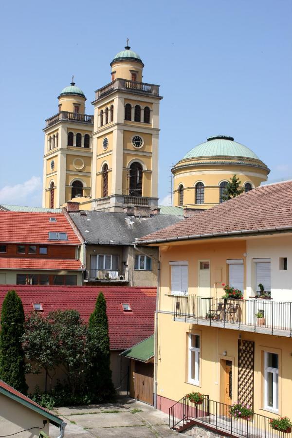 Veva Apartman - Eger Magánszálláshely Exterior foto